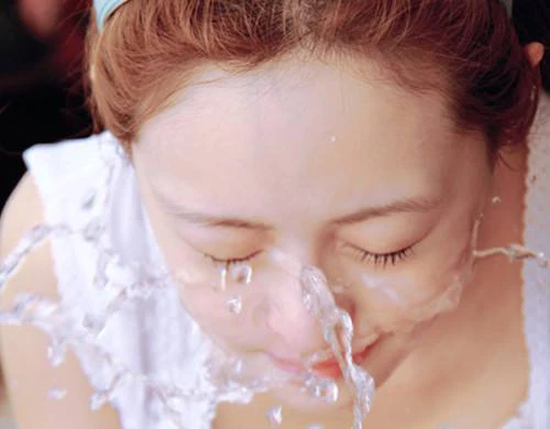 化妆水用完之后需要洗脸吗，为什么要使用化妆水 化妆水 洗脸 第2张