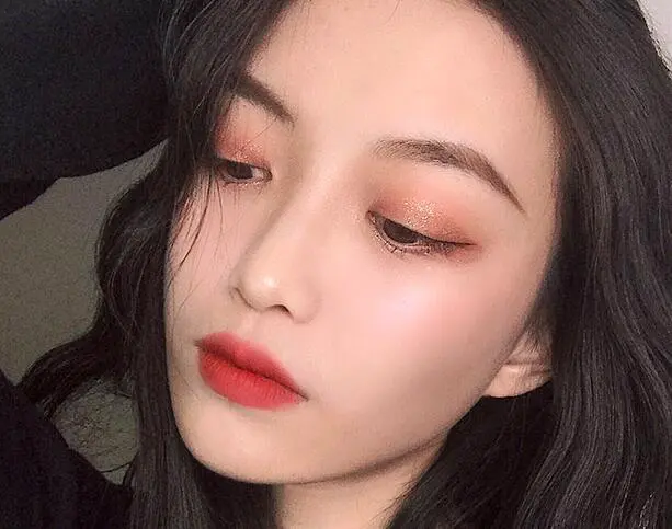 韩系妆容怎么化好看，简单韩系妆容教程 妆容 韩系妆容日常妆 韩系妆容日常妆教程步骤图片 美妆 第3张