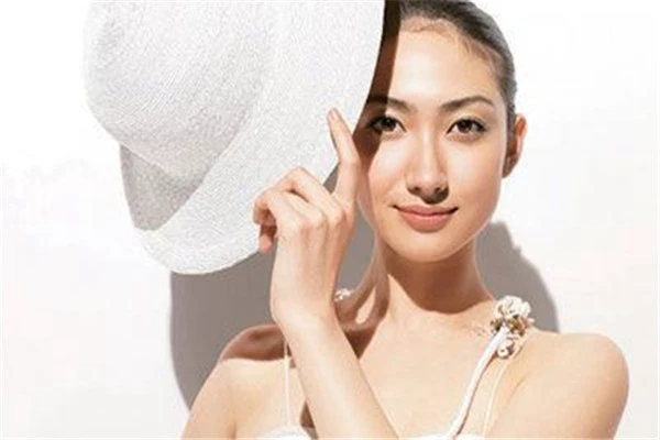 预防长斑点的方法：做好防晒工作注意加强运动 斑点 方法 第3张