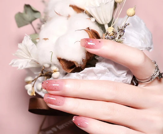 指甲油该如何挑选，挑选指甲油的三种最好方法 指甲油 挑选指甲油的最好方法 美容 第2张