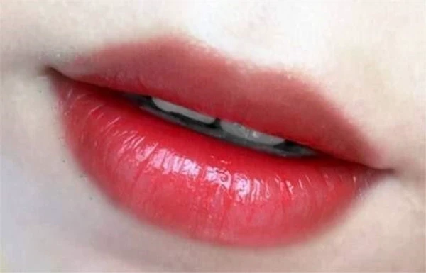 哪些自然系口红色号比较自然好看，豆沙色涂上嘴显得优雅沉稳 自然系 口红色号 第4张