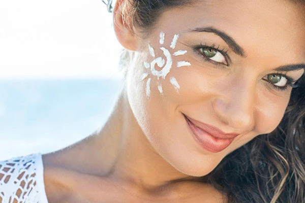 防晒霜在化妆时的正确使用顺序 防晒霜 第2张