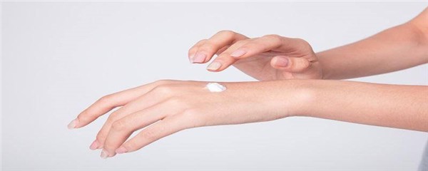 护手霜多长时间擦一次最好，护手霜什么时候涂比较好 护肤 第1张