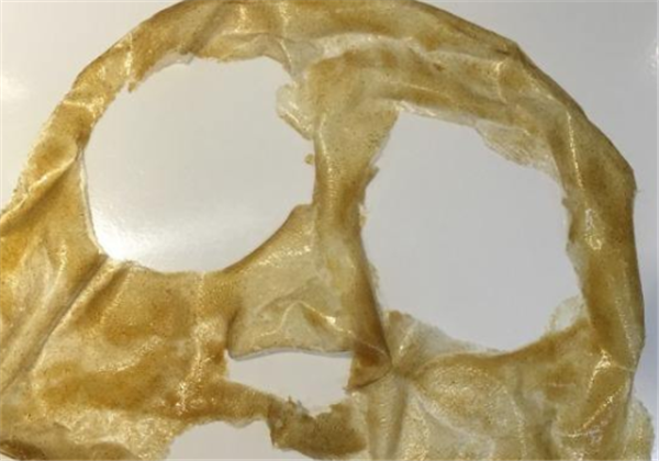 用了撕拉面膜皮肤痒的原因，股藓擦药是厚涂还是薄涂 撕拉面膜 皮肤痒 第1张