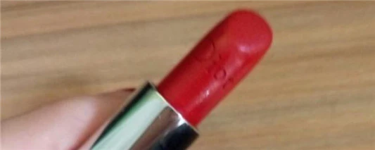 口红出汗了如何清理水珠 尚之潮 时尚生活 时尚 时尚网 生活网 生活 娱乐八卦 明星 第2张