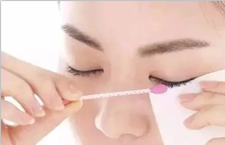 卸妆水怎样正确使用，卸妆水的正确使用方法 卸妆水 卸妆水的正确使用方法 美容 第3张