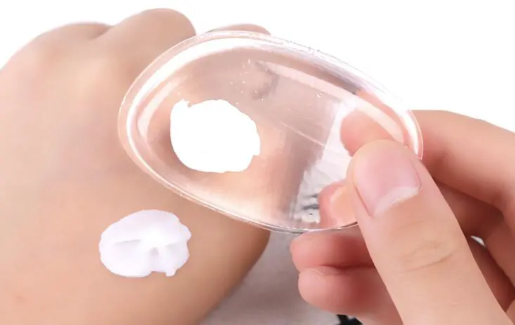 硅胶粉扑好用吗，硅胶粉扑的优点上妆方法 粉扑 硅胶粉扑上妆方法 硅胶粉扑上妆方法图片 美容 第3张