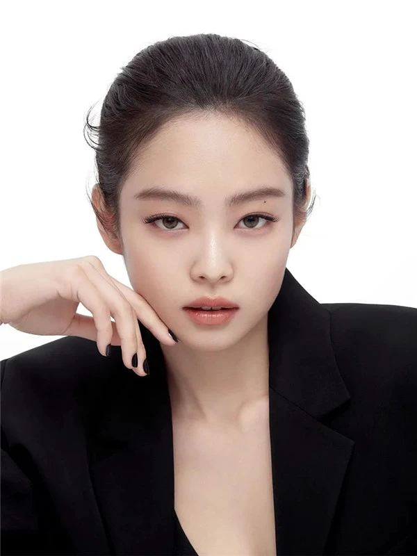 Jennie演绎hera新款气垫Black Cushion 品牌 代言 粉底 第2张