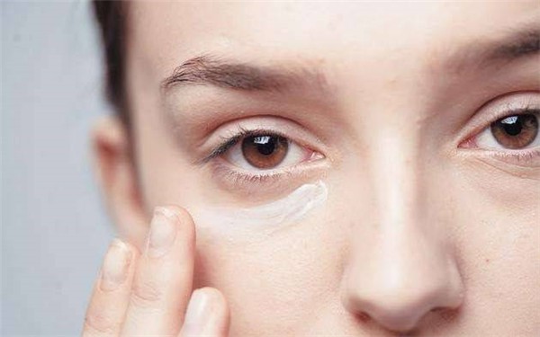 眼睛水肿是怎么回事，肾脏功能受损或病变 眼睛 水肿 第1张