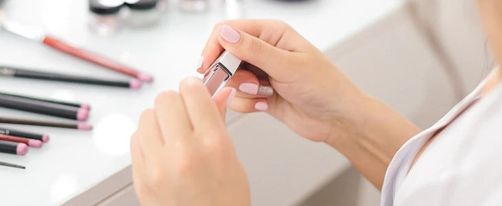 唇蜜可以代替唇膏吗 唇蜜 唇膏 美妆 第3张