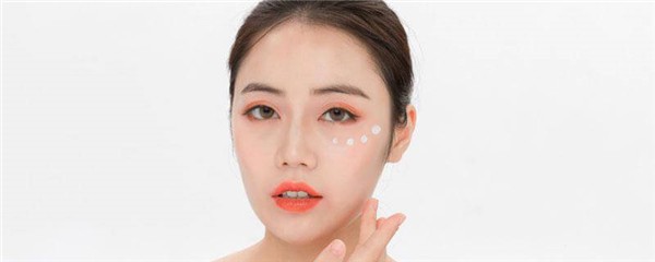 眼霜和眼膜能一起用吗，眼霜和眼膜哪个好用 护肤 第1张