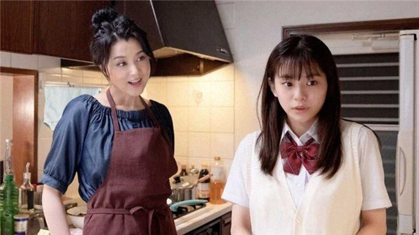 藤原纪香灰色窄裙造型大秀好身材，悉心打扮格外吸睛 藤原纪香 窄裙 第6张