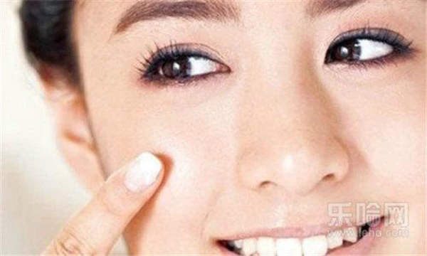 干性皮肤适合用那些护肤品 护肤 第3张 干性皮肤适合用那些护肤品 护肤 第3张