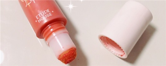 唇彩太红了怎么解决 唇彩 解决 第1张