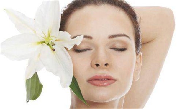 皮肤出现小疙瘩或饮食刺激辛辣，熬夜导致内分泌失调 皮肤 疙瘩 第1张