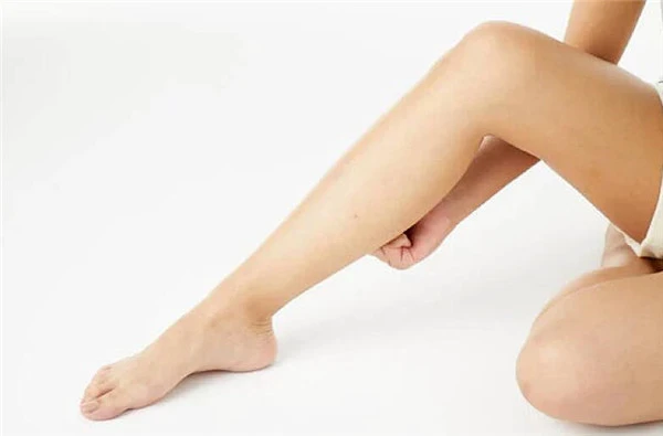 敲肚子可以帮助身体毒素代谢，敲打的手法还能刺激脚底穴道 敲肚子 毒素 第3张