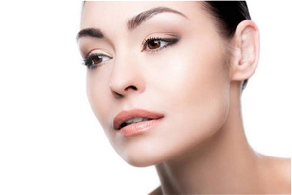 眼部护理预防是最有效的方法，使用眼霜提供水润补水 眼部 护理 第1张