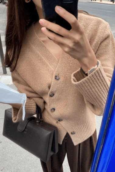 奶茶色散发迷人魅力，成冬季衣柜必备单品 奶茶色 单品 第9张