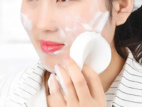 洗脸用什么好,盘点洗脸扑和洗脸刷优缺点 洗脸 洗脸扑 洗脸扑和洗脸刷哪个好 美容 第2张 洗脸用什么好,盘点洗脸扑和洗脸刷优缺点 洗脸 洗脸扑 洗脸扑和洗脸刷哪个好 美容 第2张