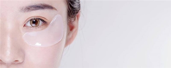 敷眼膜可以玩手机，手机对皮肤有什么危害 护肤 第1张