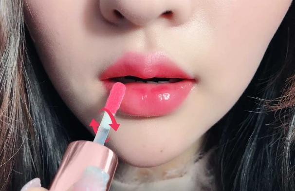 咬唇妆怎么画，咬唇妆上妆步骤图片 咬唇妆 怎么画 咬唇妆上妆步骤图片 美妆 第2张