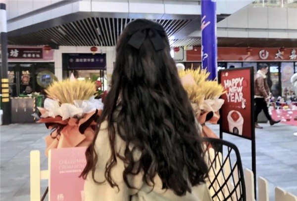 高个子女生发型禁忌 美妆 第1张 高个子女生发型禁忌 美妆 第1张