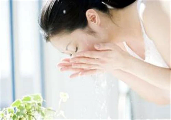 羊奶洗脸有什么好处 护肤 第4张