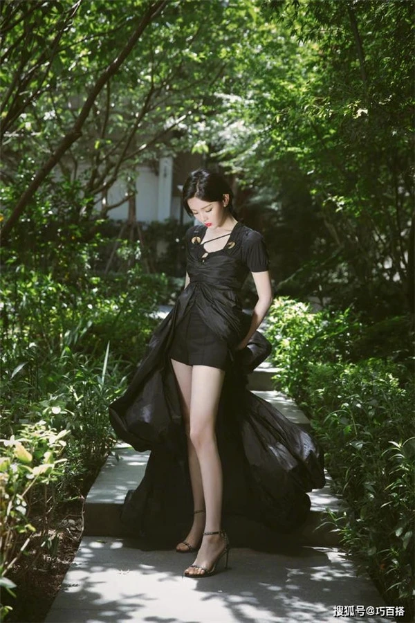 黑色连衣裙加入波点元素打造十足少女感 黑色 波点元素 第7张