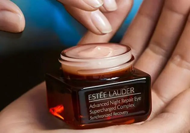 冬天怎么化妆贴服不浮粉，化妆师分享秋冬季上妆心得 冬季化妆 冬季怎么化妆 冬季怎么化妆贴服不浮粉教程步骤图片 美妆 第4张