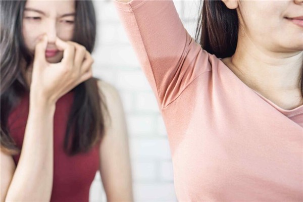 汗腺发达的人一定是狐臭体质么，腋下异味如何改善 汗腺 狐臭体质 第1张