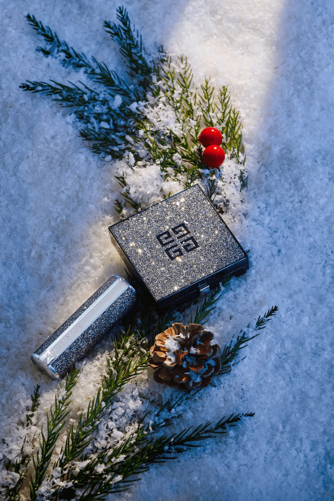 纪梵希圣诞彩妆开启鎏金魅力之路，打造闪耀妆容 纪梵希 彩妆 第12张