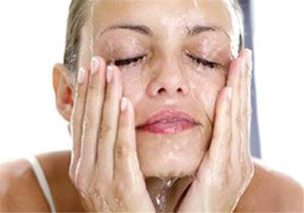 热水洗脸的坏处 护肤 第3张