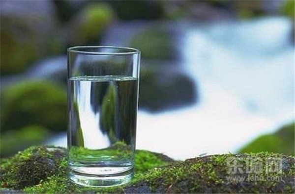 春天皮肤干燥起皮怎么办，干燥皮肤保养小技巧 护肤 第1张