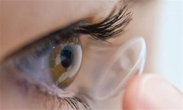 戴隐形眼镜可以睡觉吗 睡觉 隐形眼镜 美妆 第1张