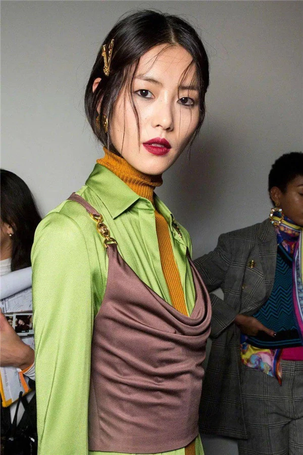 哪些人群适合全包眼线，大地色眼影的化妆技巧 眼线 大地色眼影 第8张