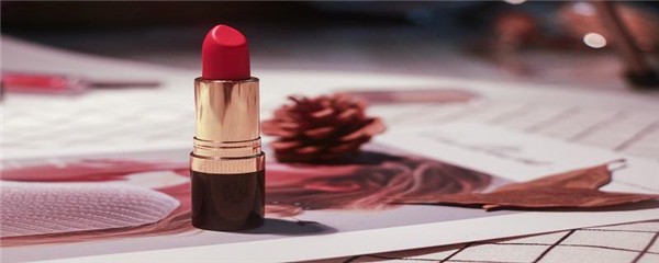 涂口红之前要不要涂唇膏，口红怎么选择适合自己的颜色 护肤 第1张
