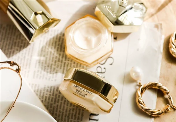 轻熟龄适合用的抗初老眼霜推荐，导致眼周老化的四大问题 眼周老化 眼霜 第11张