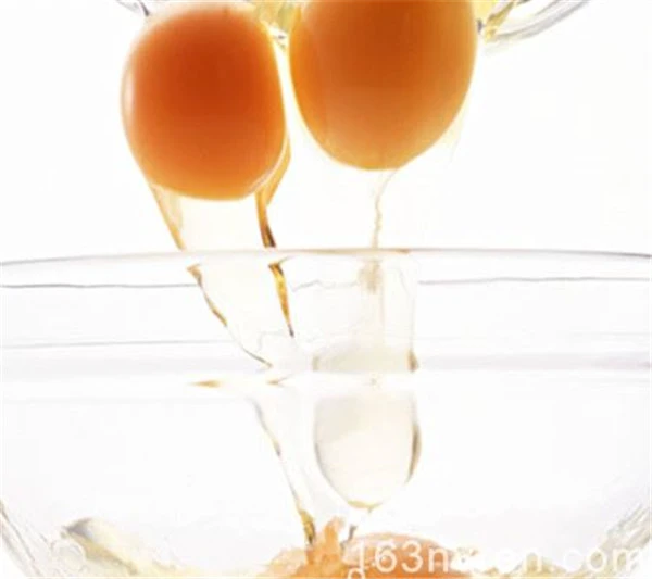 鸡蛋清敷脸的美容作用，蛋清粉和鸡蛋清区别 鸡蛋清 敷脸 第2张