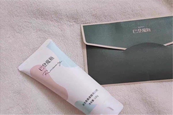 洗面奶清洁肌肤洗去皮脂，极度缺水加重肌肤紧绷 补水 洗面奶 第1张