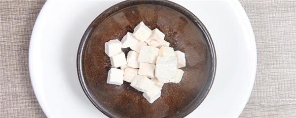 茯苓可以敷脸吗，茯苓粉抹脸有什么好处 护肤 第1张