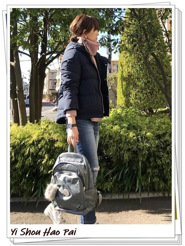 浅米色帆布背包经典休闲轻熟女人，时髦米色外套吸引目光 帆布背包 时髦 第5张