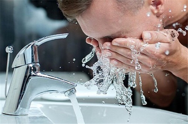 男性眼袋怎么消除 护肤 第1张