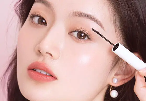 女生戴口罩怎么化妆，口罩妆详细化妆教程图 口罩 戴口罩化妆 戴口罩怎么化妆教程图片 美妆 第2张