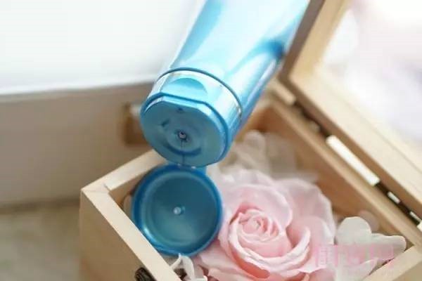 迪凯瑞水乳应该如何使用,它在白天可以用吗 凯瑞 第2张 迪凯瑞水乳应该如何使用,它在白天可以用吗 凯瑞 第2张