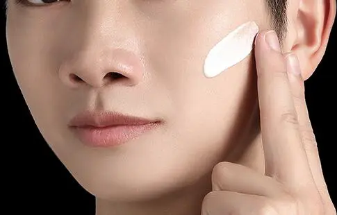 擦素颜霜算是化妆吗，素颜霜正确上妆涂抹方法 素颜霜 素颜霜上妆 素颜霜正确上妆涂抹方法 美妆 第2张