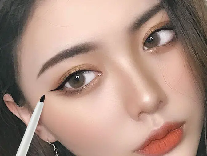 刚学化妆怎么画眼线太难了，初学者眼线液笔的画法步骤 眼线 初学者眼线液笔 初学者眼线液笔的画法步骤 美妆 第2张