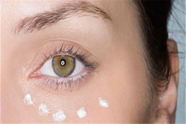 不同功效眼霜的不同用处，30岁使用淡化细纹型眼霜最佳 功效 眼霜 第3张