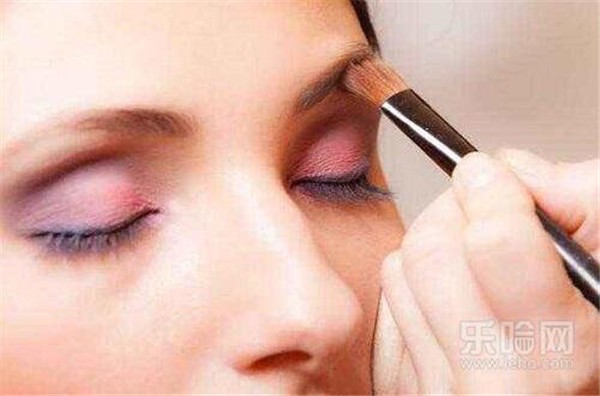 开眼角拆线后多久可以化妆 护肤 第1张