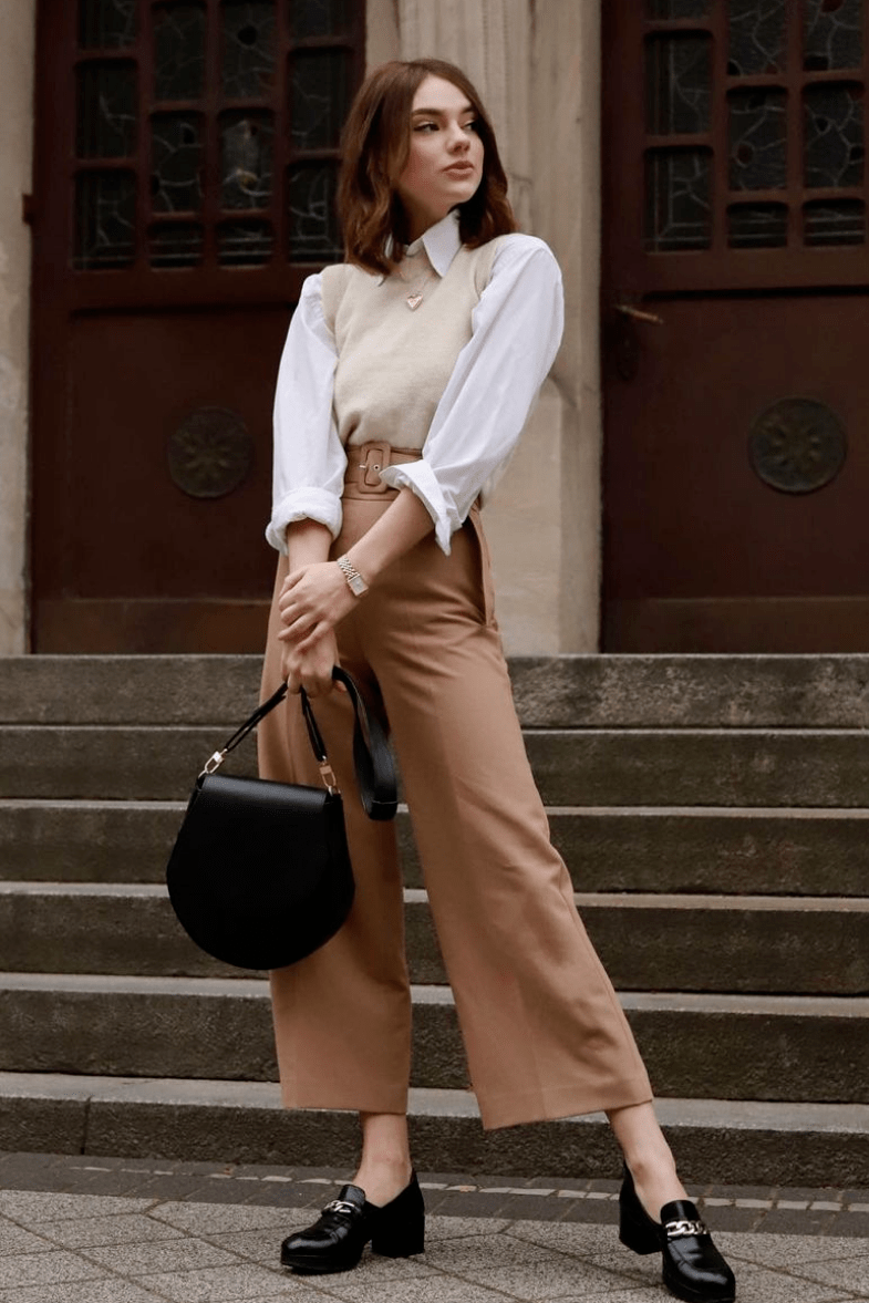 奶茶色散发迷人魅力，成冬季衣柜必备单品 奶茶色 单品 第1张