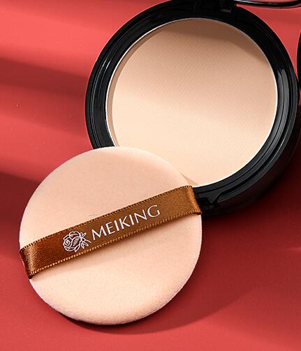 干皮用粉饼还是散粉好，两者区别使用方法 散粉 粉饼 散粉和粉饼的区别 美妆 第1张